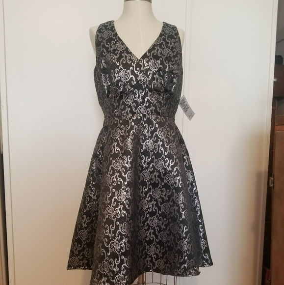 Cherry Velvety Norma Dress (NWT) M - Picture 1 of 4